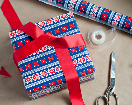 How -to -wrap -a -present _6